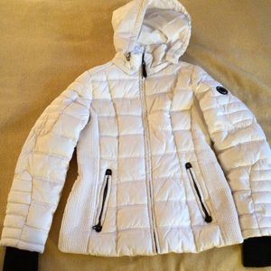 Nautica White puffer Jacket with hood. Amazing condition. Lots of pockets